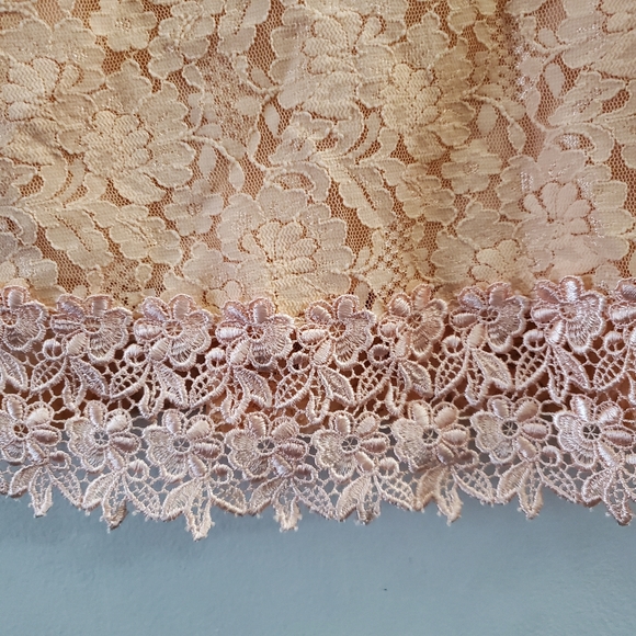 Sleeveless Lace Crochet Top Fully Lined Size Small - Picture 4 of 10